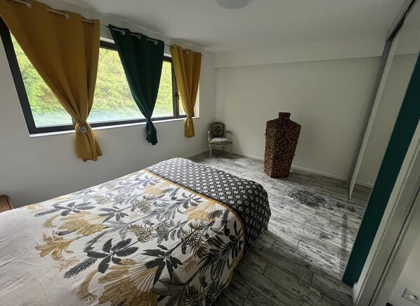 2 habitaciones, cuna de viaje, wifi y ropa de cama 
