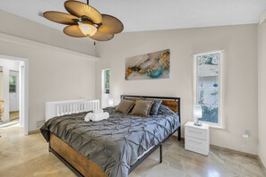 4 bedrooms, iron/ironing board, WiFi, bed sheets