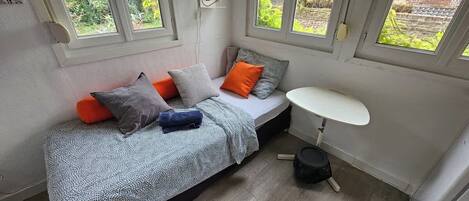 3 bedrooms, travel cot, WiFi, bed sheets