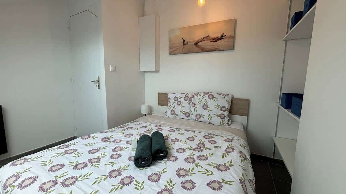 1 bedroom, travel crib, WiFi, bed sheets