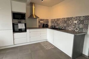 Réfrigérateur, micro-ondes, four, lave-vaisselle