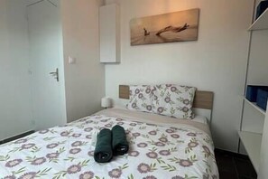 1 chambre, lit parapluie, Wi-Fi, draps fournis