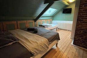 8 chambres, lit parapluie, Wi-Fi, draps fournis