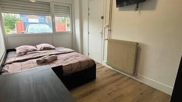 8 chambres, lit parapluie, Wi-Fi, draps fournis