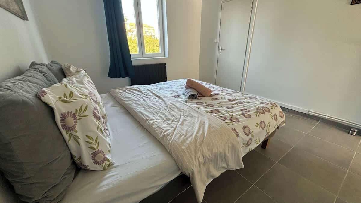 1 chambre, lit parapluie, Wi-Fi, draps fournis