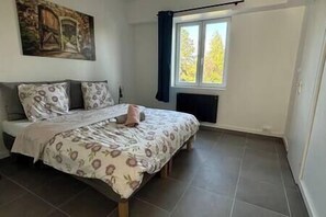 1 bedroom, travel crib, WiFi, bed sheets