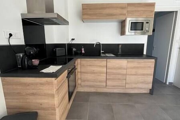 Fridge, microwave, oven, dishwasher