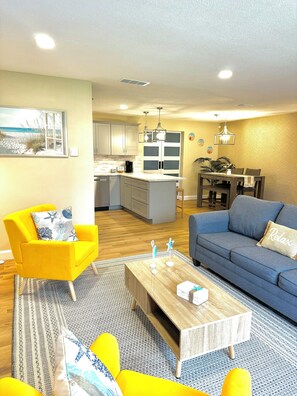 Smart TV, table tennis, books - Serenity, tranquility, relaxed! 10 Min drive to Bucees, Speedway, and Beaches!!! (Daytona Beach)