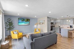 Smart TV, table tennis, books - Serenity, tranquility, relaxed! 10 Min drive to Bucees, Speedway, and Beaches!!! (Daytona Beach)