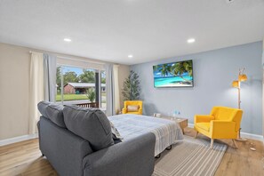 Interior - Serenity, tranquility, relaxed! 10 Min drive to Bucees, Speedway, and Beaches!!! (Daytona Beach)