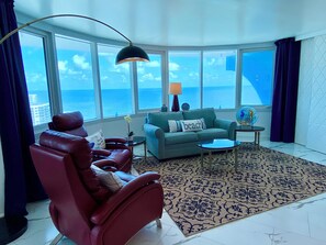 Smart TV, table tennis - Weekly discount! 27th Floor 2BR 2BA incredible views! (Daytona Beach)