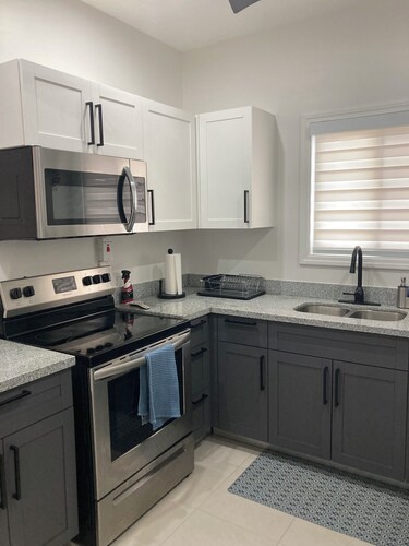 Modern, Cozy, Airy 3-Bedroom Tropical Escape in Oceanpointe, Hanover, Jamaica