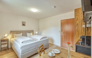 1 bedroom, travel crib, free WiFi, bed sheets - Beautiful apartment in Bischofsheim (Bischofsheim)