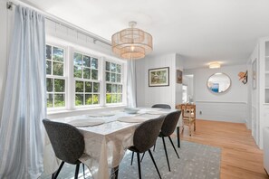 Dining - Saltaire: Coastal Getaway Near Hardings Beach (Chatham)