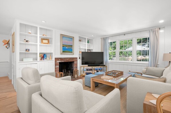 TV, fireplace, offices