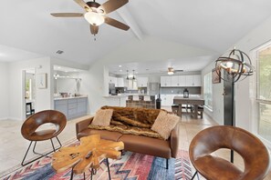 Smart TV, table tennis