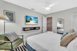 3 bedrooms, desk, iron/ironing board, travel crib - Near AMI-Heated Pool-Hot Tub-Game Room-Putting Green-Outdoor Games (Bradenton)