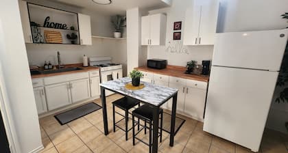 Timeless Tremont-2 Bdrm near Downtown Cle
