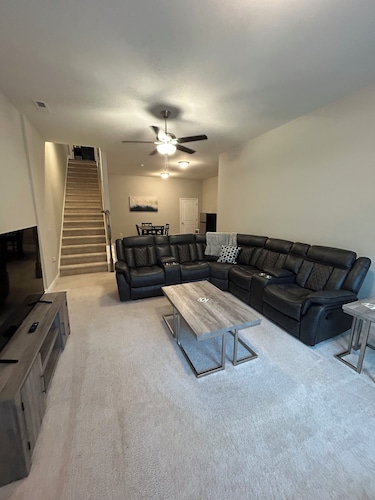 Cozy Private Basement Located in the heart of Cary/Raleigh
