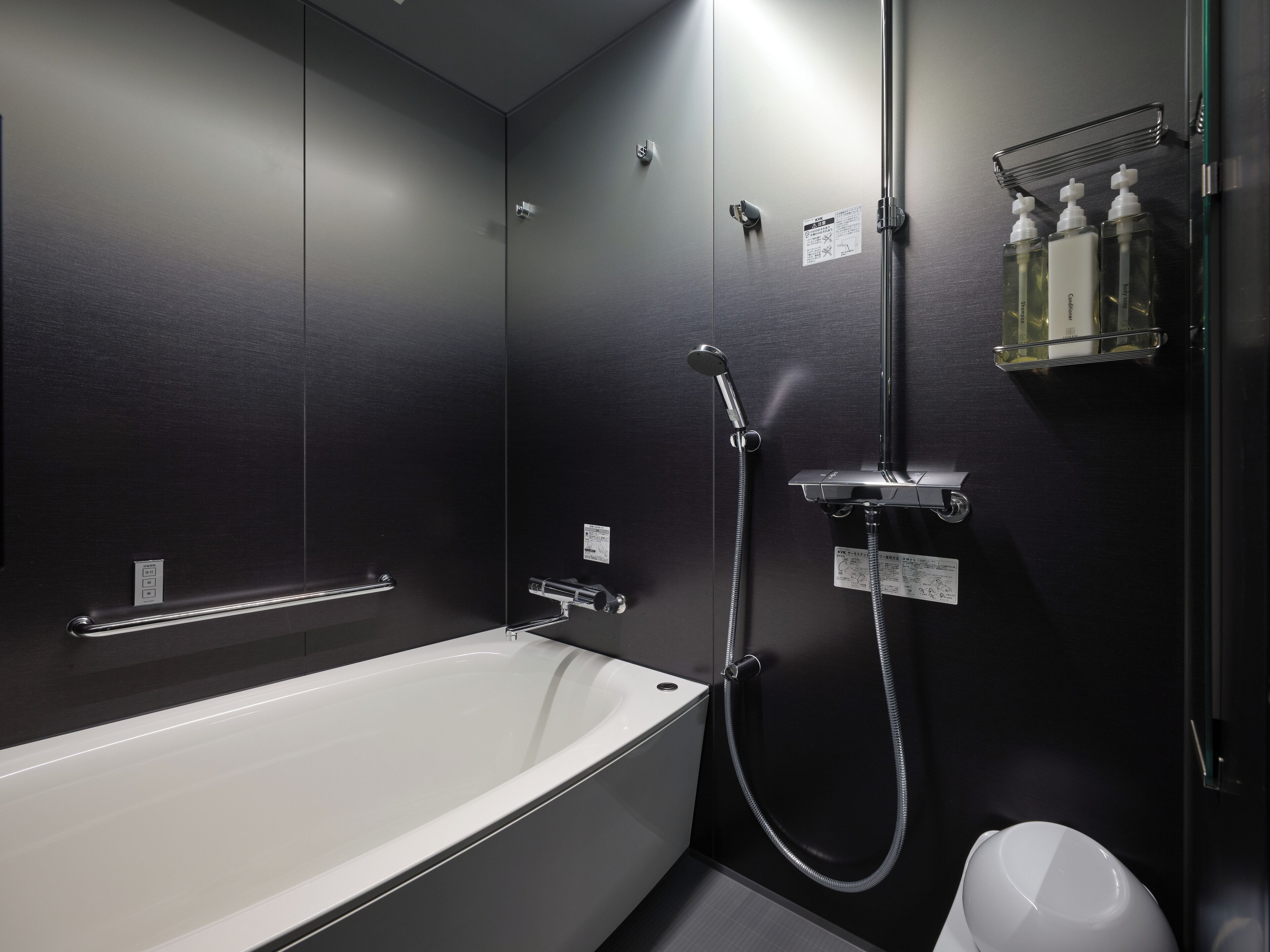 Combined shower/tub, free toiletries, hair dryer, slippers