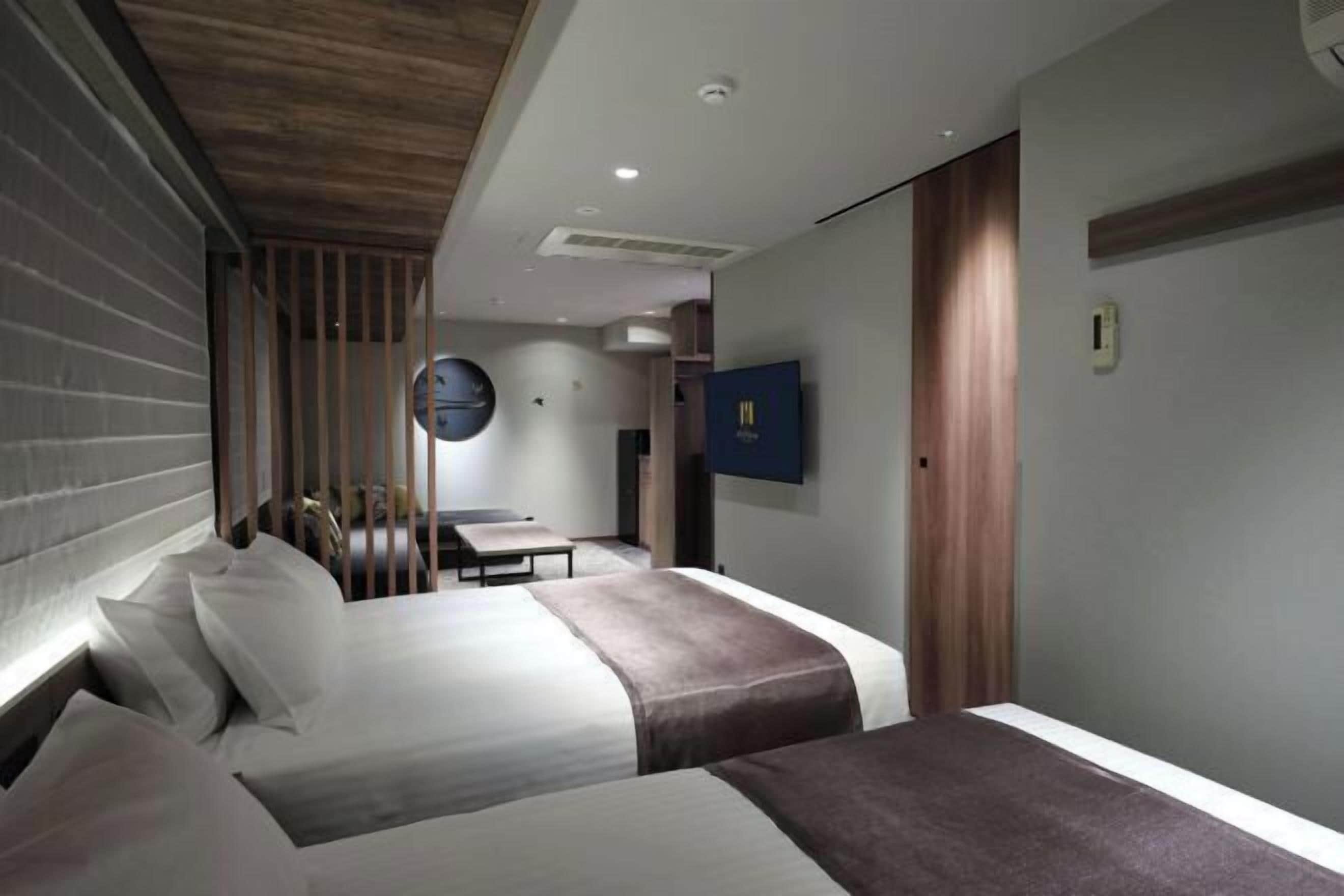 1 bedroom, in-room safe, desk, iron/ironing board