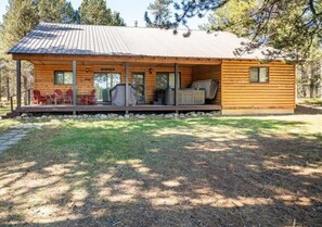 Exterior - Hot Tub,Fire pit,WIFI,28Miles2Yellowstone National Park-Raven's Retreat (Island Park)