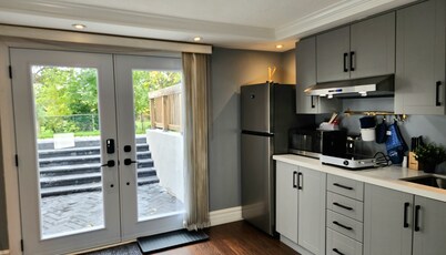 Private and Cozy Greece-Inspired 1BR Retreat in Erindale Mississauga 