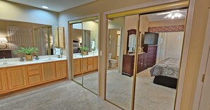 3 makuuhuonetta, työpöytä, silitysrauta/-lauta, Wi-Fi