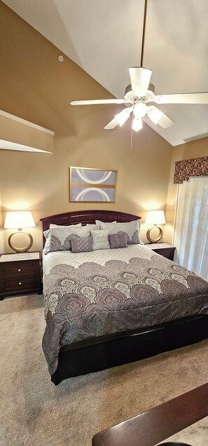 3 slaapkamers, een bureau, een strijkplank/strijkijzer, wifi