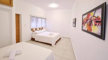 1 habitación, tabla de planchar con plancha, wifi gratis y ropa de cama