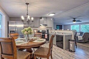 Refrigerador, microondas, horno, placa de cocina