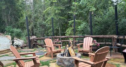 Hidden, Modern Cozy Cottage, Fire Pit, & Grill