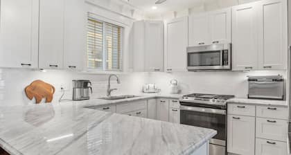Luxury 2 Bedroom 1.5 Bath Town Home/ Walk to Elmwood/ Garage/ EV Charger/ AC