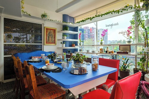 ITZAE ALEGRIA POLANQUITO NEAR AUDITORIO NACIONAL NO PETS