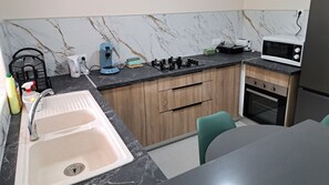 Fridge, microwave, oven, stovetop