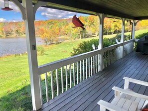 Terrace/patio - Luxury waterfront ski cabin, 4-bedroom house and office, monthly only (Prattsville)