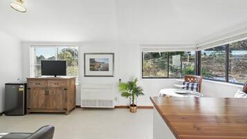 Comfort-Haus, Buchtblick | Essbereich im Zimmer