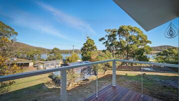 Rumah Comfort, pemandangan teluk | Teras/patio