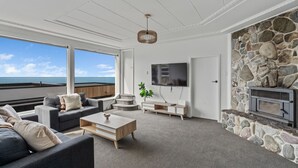 Unclassified image, 3 of 24, button - St Clair Heights-Ocean views (Dunedin)
