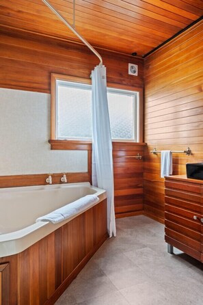 Hair dryer, towels - St Clair Heights-Ocean views (Dunedin)