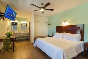Suite superior | Escritorio, espacio para trabajar con laptop y cortinas blackout 