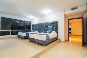 6 habitaciones, tabla de planchar con plancha, wifi y ropa de cama