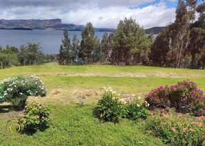 Property grounds - Paradise cabin with dock! (Boyacá)