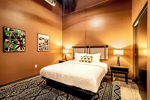 1 bedroom - One Bedroom King with views of Lake Monona in the heart of downtown. (Madison)