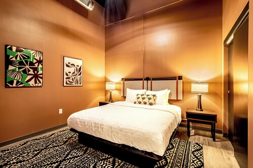 One Bedroom King with views of Lake Monona in the heart of downtown.