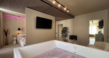 Harmony Room - Romantic Suite with Jacuzzi