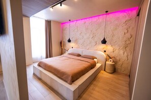 1 bedroom, WiFi, bed sheets - Harmony Room - Romantic Suite with Jacuzzi (Angers)