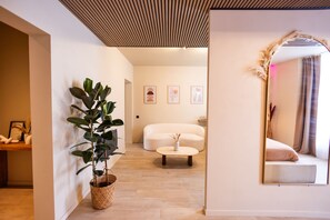 Interior - Harmony Room - Romantic Suite with Jacuzzi (Angers)