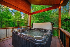 Outdoor spa tub