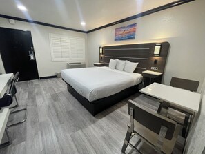 Bàn, khu vực làm việc phù hợp cho laptop, bàn ủi/dụng cụ ủi quần áo 